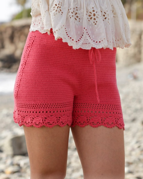 Crocheted shorts with lace pattern