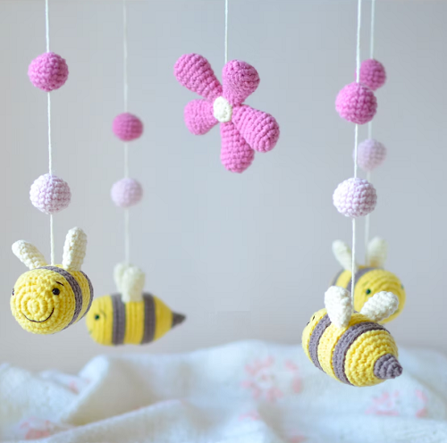 bees-nursery-hanging-toy-free-crochet-pattern