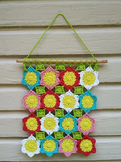 Crochet Floral Wall Hanging Free Pattern 1
