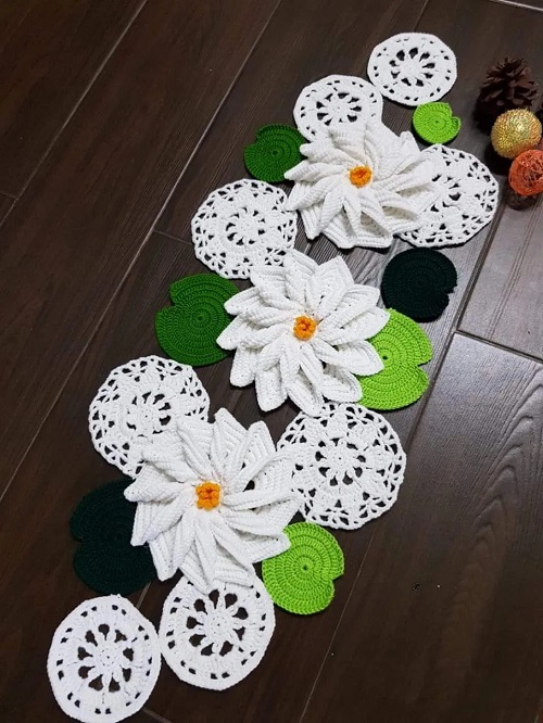 Waterlily flower runner