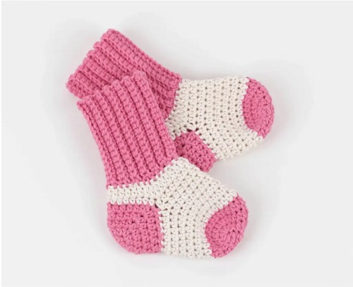 Easy and Cute Crochet Baby Socks 3
