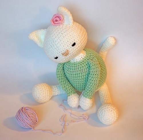Amigurumi kitten