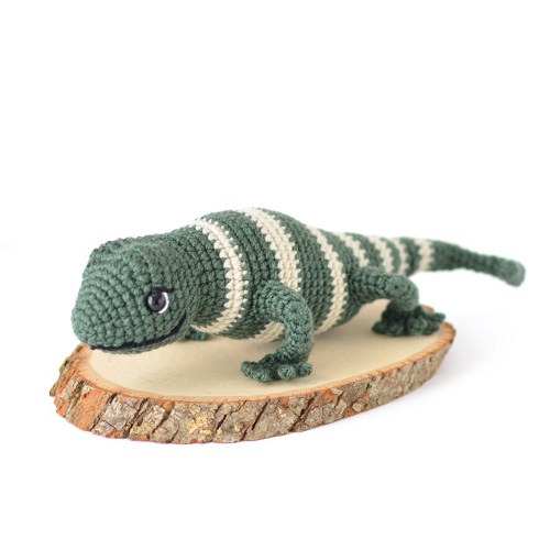fiji-banded-iguana-free-crochet-pattern