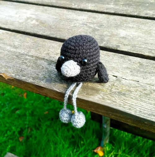 https://www.ravelry.com/patterns/library/corbin-the-crow