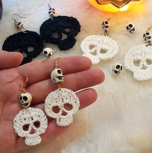 skull earrings
