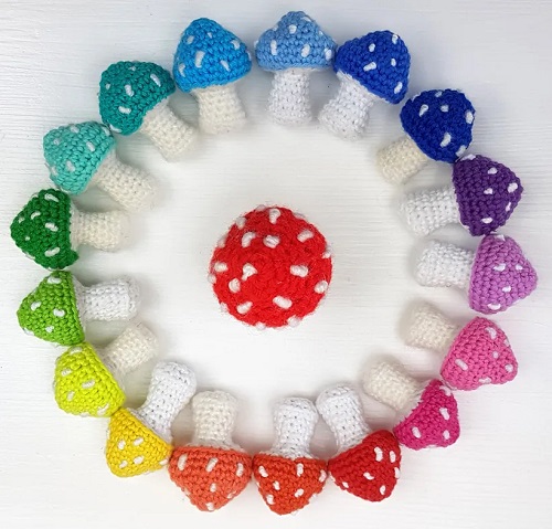 mushroom-house-free-crochet-pattern 1