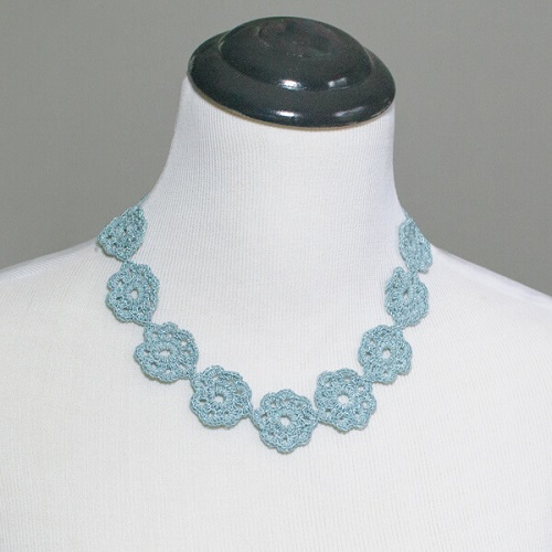 Simple Flower Neckpiece Crochet Pattern