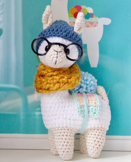 DIY Amigurumi Hipster Llama