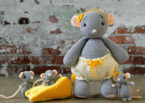 Crochet Mini And Large Mouse Amigurumi Pattern