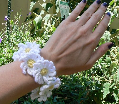 Crochet Flower Bracelet Free Patterns 4