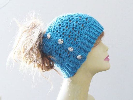 Messy Bun Hat Crochet Pattern you can make very easily