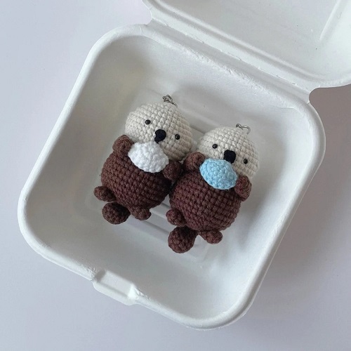 crochet seashell sea otter keychain