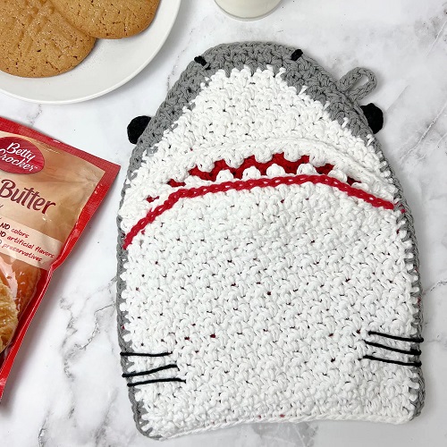 crochet-shark-pot-holder