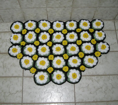 Crocheted Daisy Rug