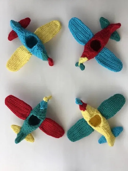 little crocheted airplanes pattern
