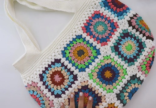 Crochet Granny Squares with Flowers 4