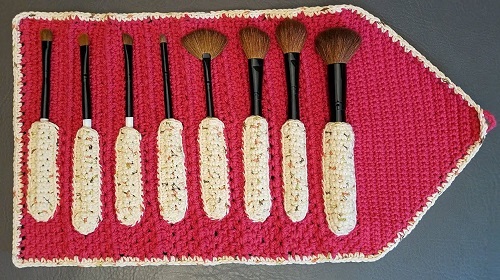 Make-up Brushes Organizer Free Crochet Pattern