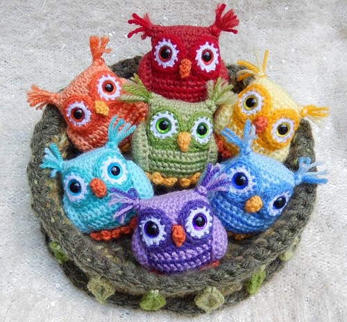 nesting rainbow owls free crochet pattern
