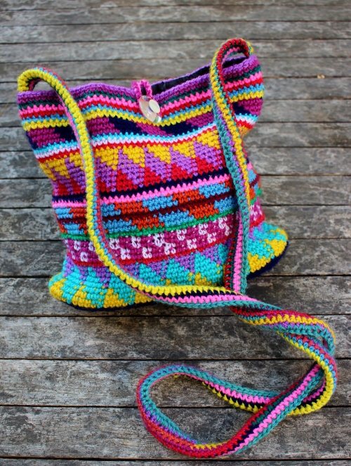 DIY Maya Purse From Leftover Yarns