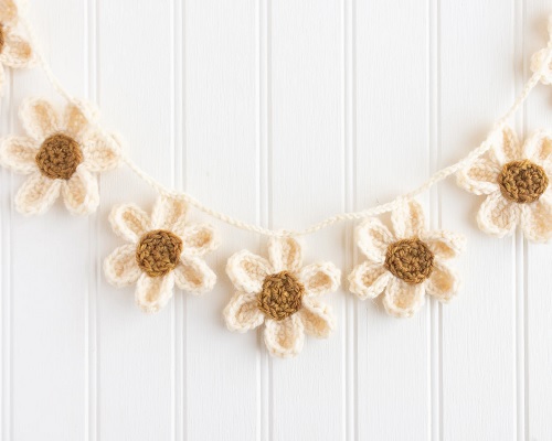 daisy-garland-free-crochet-pattern