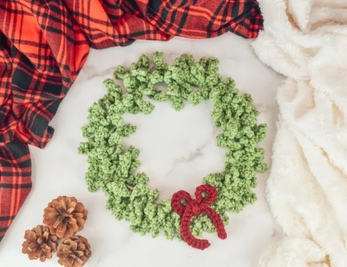 Happy Holiday Wreath