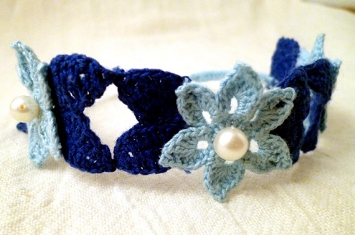 Easy and Cute Crochet Flower Bracelet Pattern 3