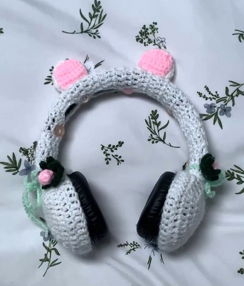 Christmas bear headphone accessory crochet