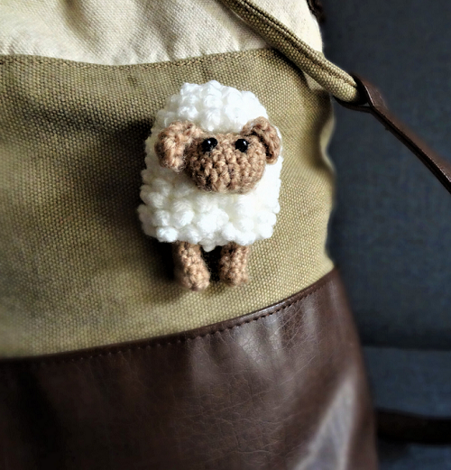 Easy and Cute Crochet Brooch Pattern 2