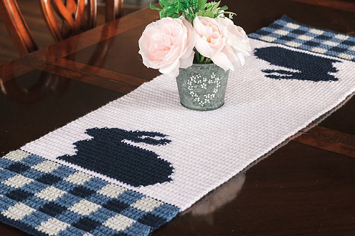 Cute and Easy Crochet Table Runner 3