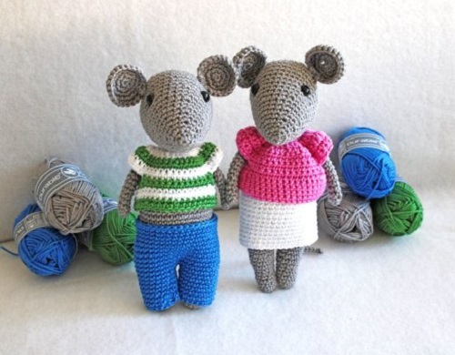 crocheted mouse couple