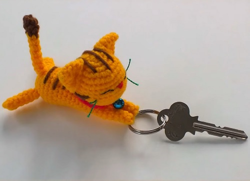 Sliding Cat Keychain Amigurumi