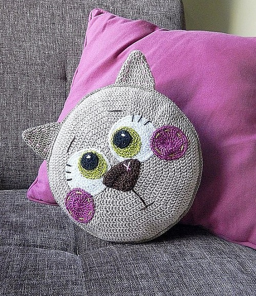 Easy and Cute Cat Pillow Crochet Patterns 3