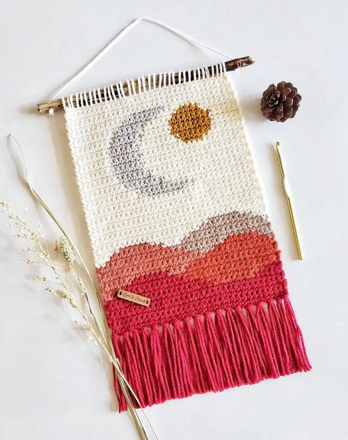 Easy and Cute Crochet Wall Hanging