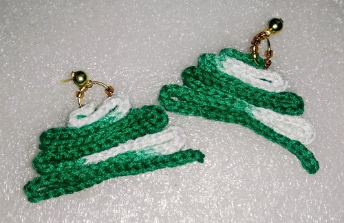 Easy Crochet Christmas Tree Earrings