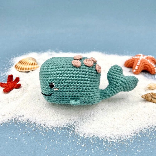 amigurumi whale