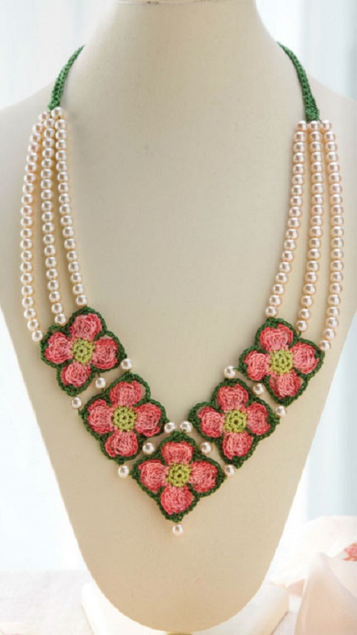 Simple Flower Neckpiece Crochet Pattern