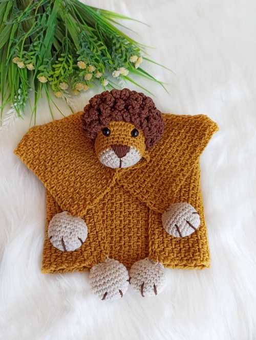 Crochet lion security blanket