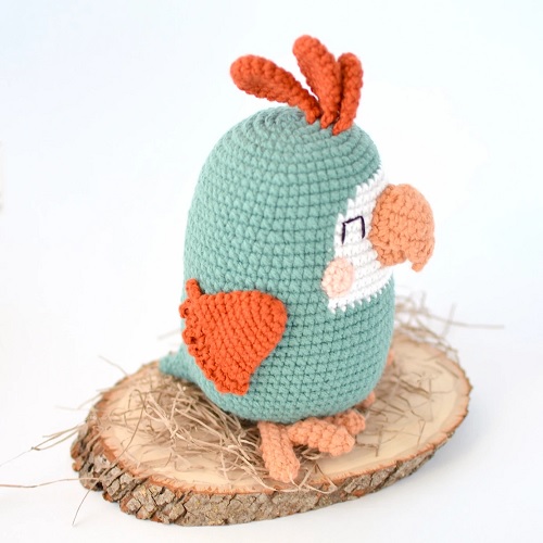 Thiago the Parrot Free Crochet Pattern
