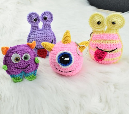 Spooky Halloween monsters keychain pattern