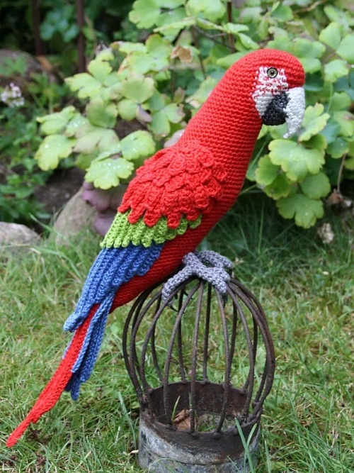 Amigurumi Red-and-Green Macaw