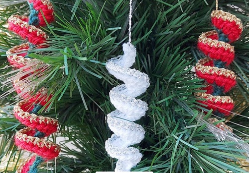 DIY Mini Wind Spinners as Christmas Decoration