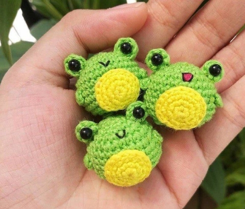 Tiny froggy free amigurumi pattern