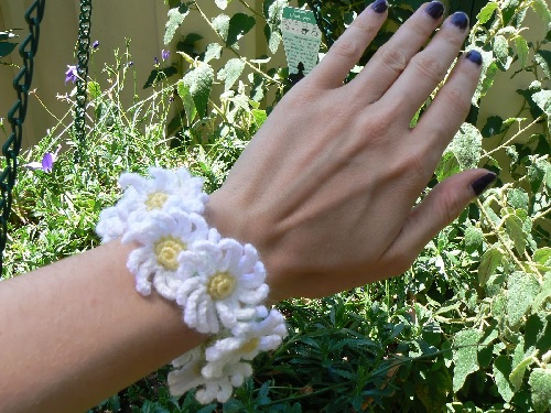 daisy-chain-bracelet