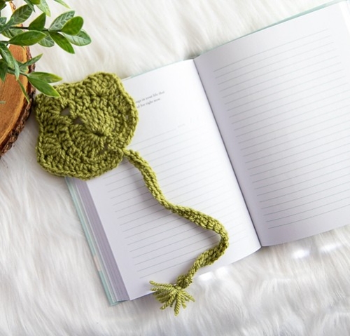 Crochet Leaf Bookmark