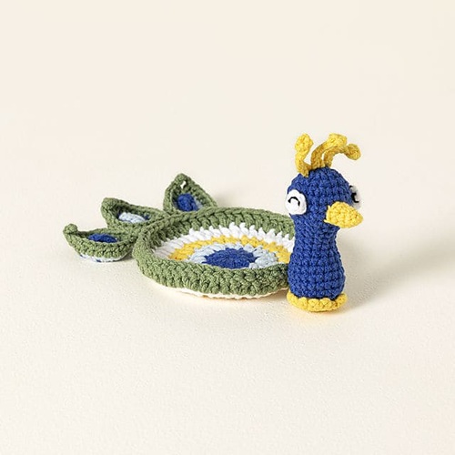 Creative Peacock cup holder Free Crochet Patterns