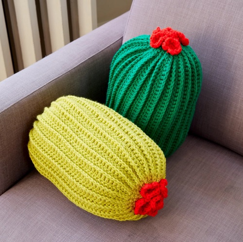crochet-cactus-pillow