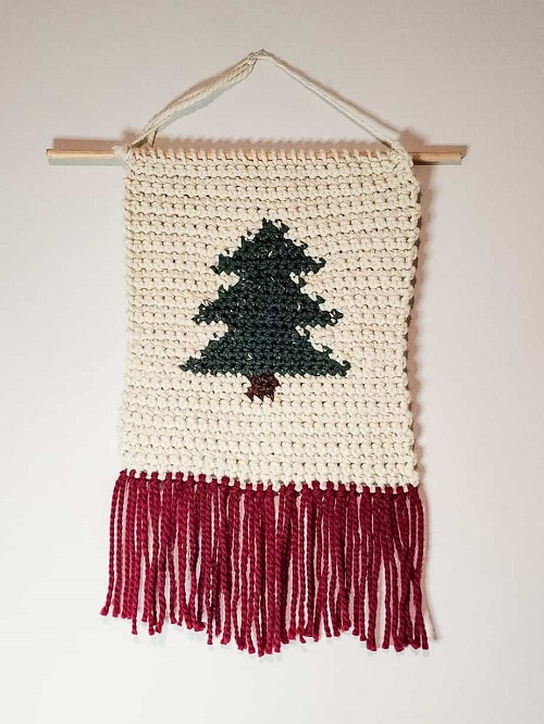 Stunning Crochet Christmas Wall Hanging Pattern 4