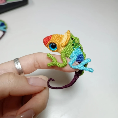 Crochet Chameleon Brooch Pattern