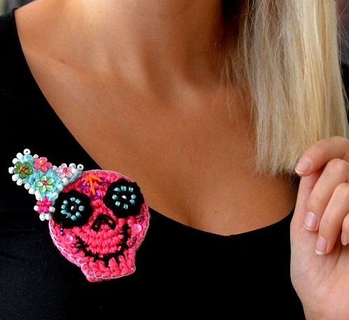 Easy and Cute Crochet Brooch Pattern 4